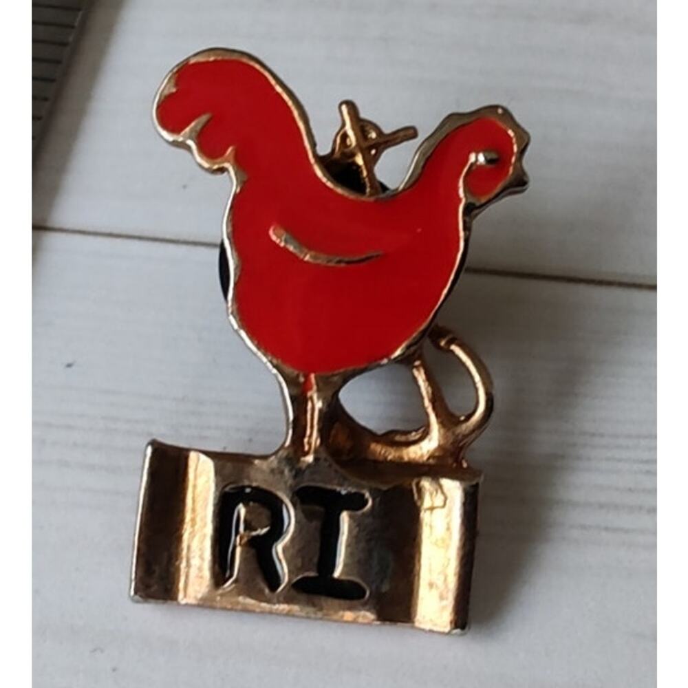 Rhode Island Red Rooster State Pin Souvenir Travel Hat Lapel Collectible